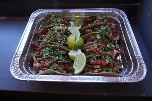 1\2 Tray Chorizo con Papa.