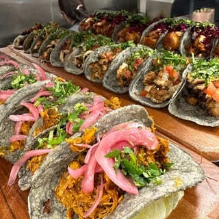 1\2 Tray Carnitas